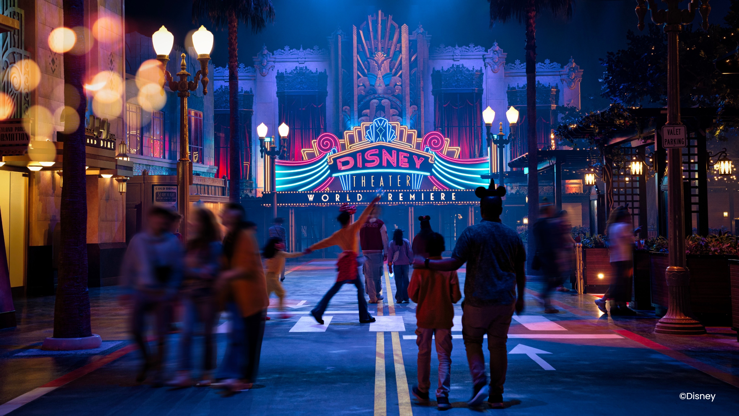 在璀璨的劇院燈光下，體驗好萊塢的電影魔力