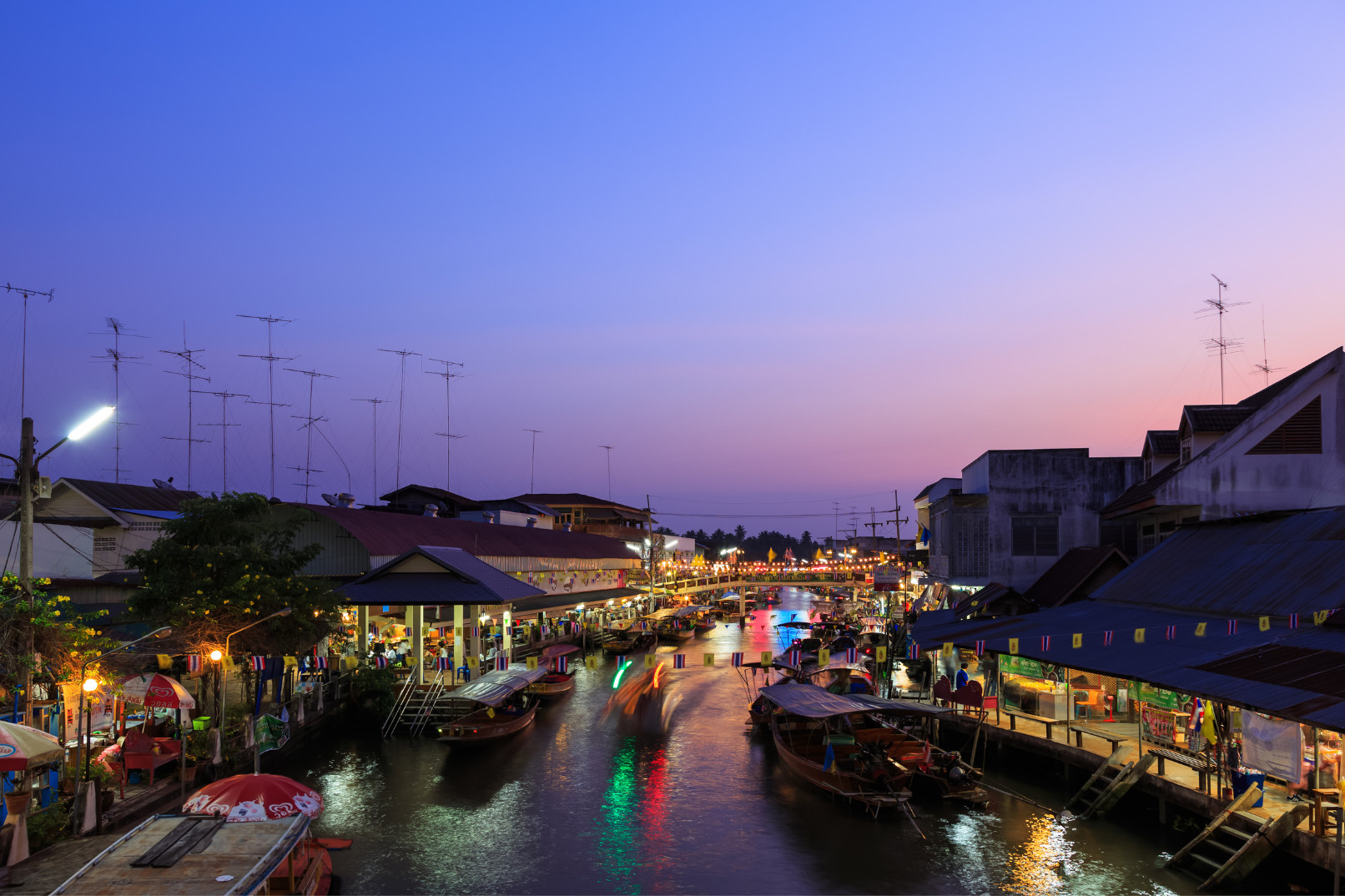 跟著當地人一起探索安帕瓦水上市場,尋找最划算的寶藏! 跟著當地人一起探索安帕瓦水上市場,尋找最划算的寶藏!