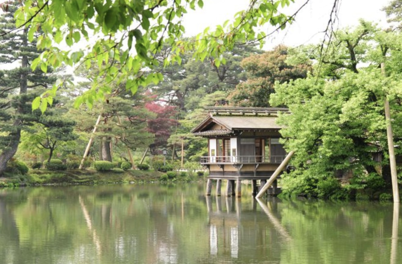 2-Day Tour of the Best of Hokuriku | Kanazawa, Shirakawa-go, Tojinbo