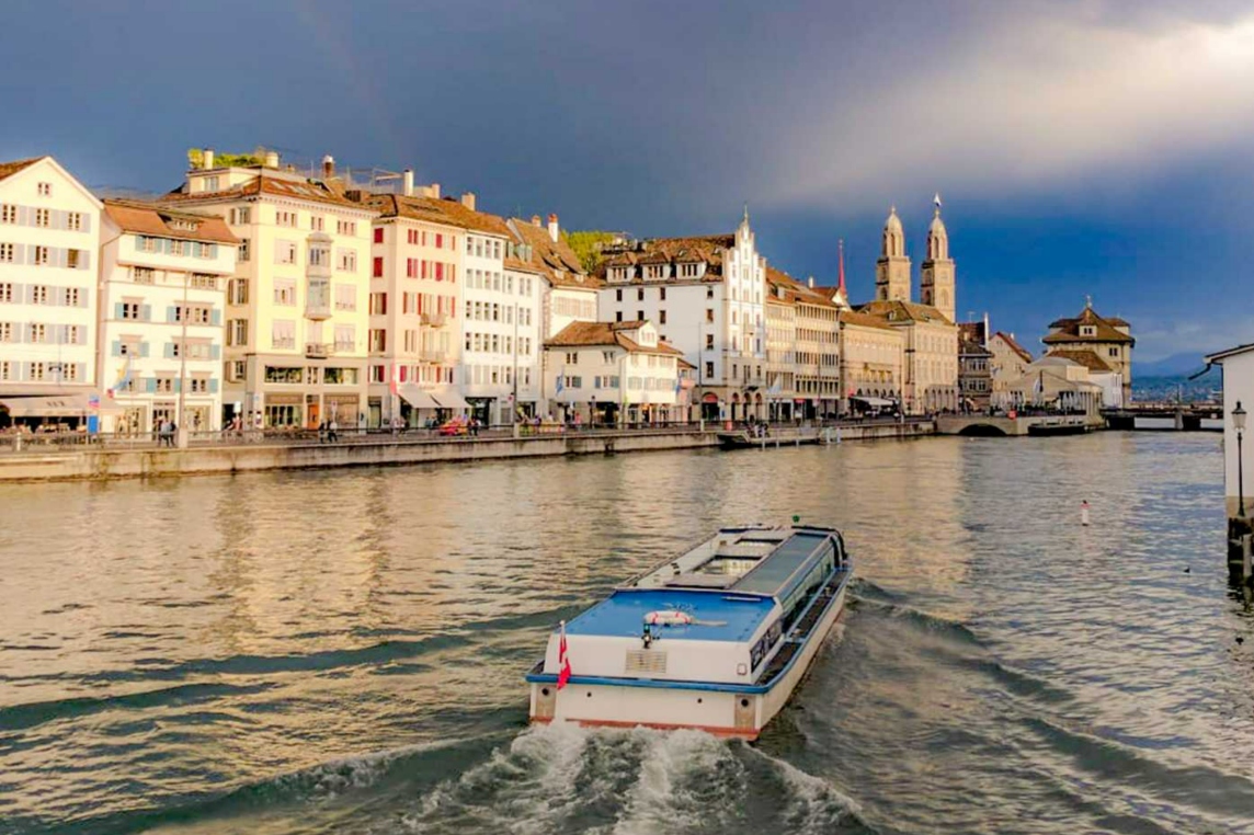 Zurich Instagrammable Spots Walking Tour
