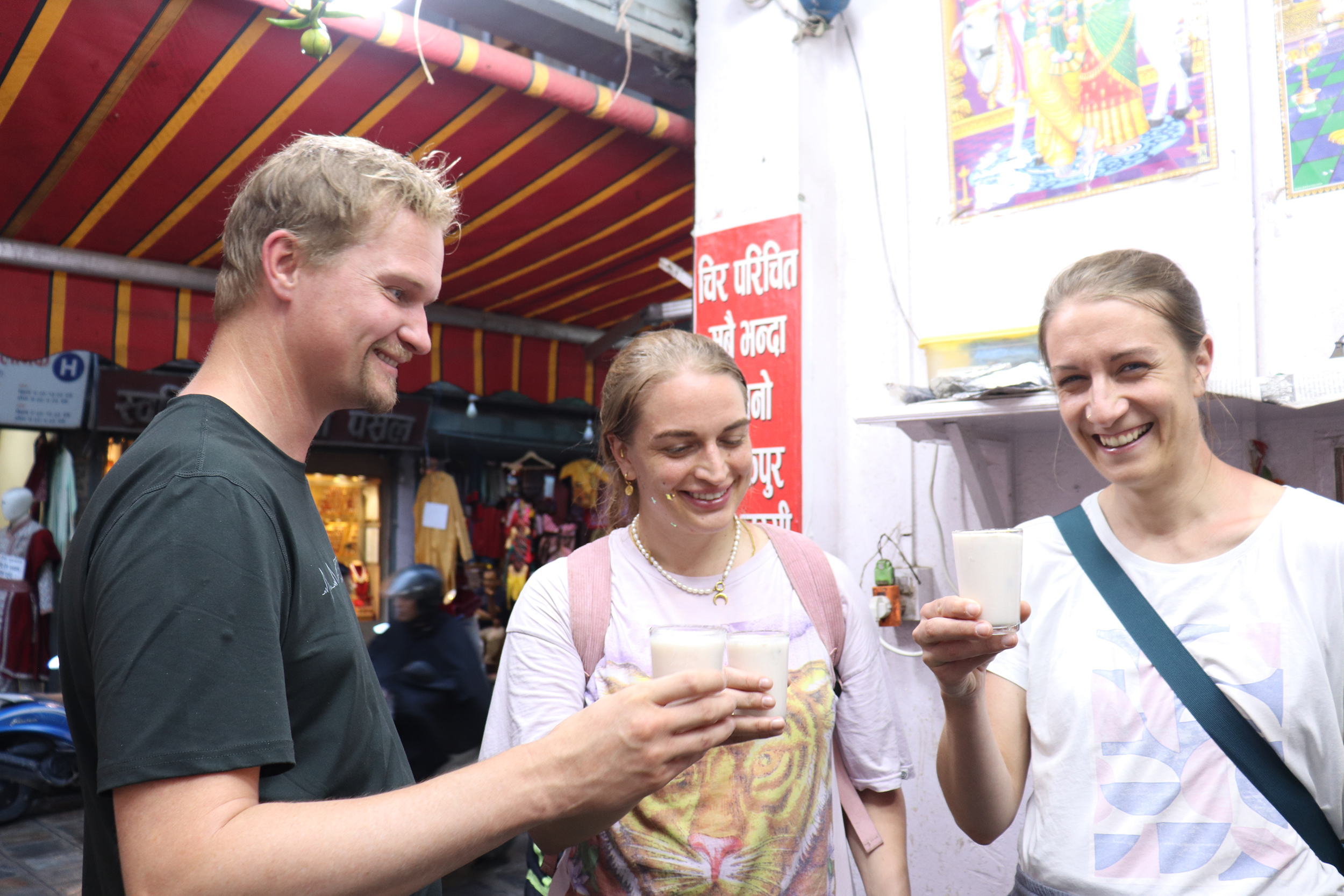 在加德滿都參加尼泊爾當地美食之旅，並有當地導遊陪同