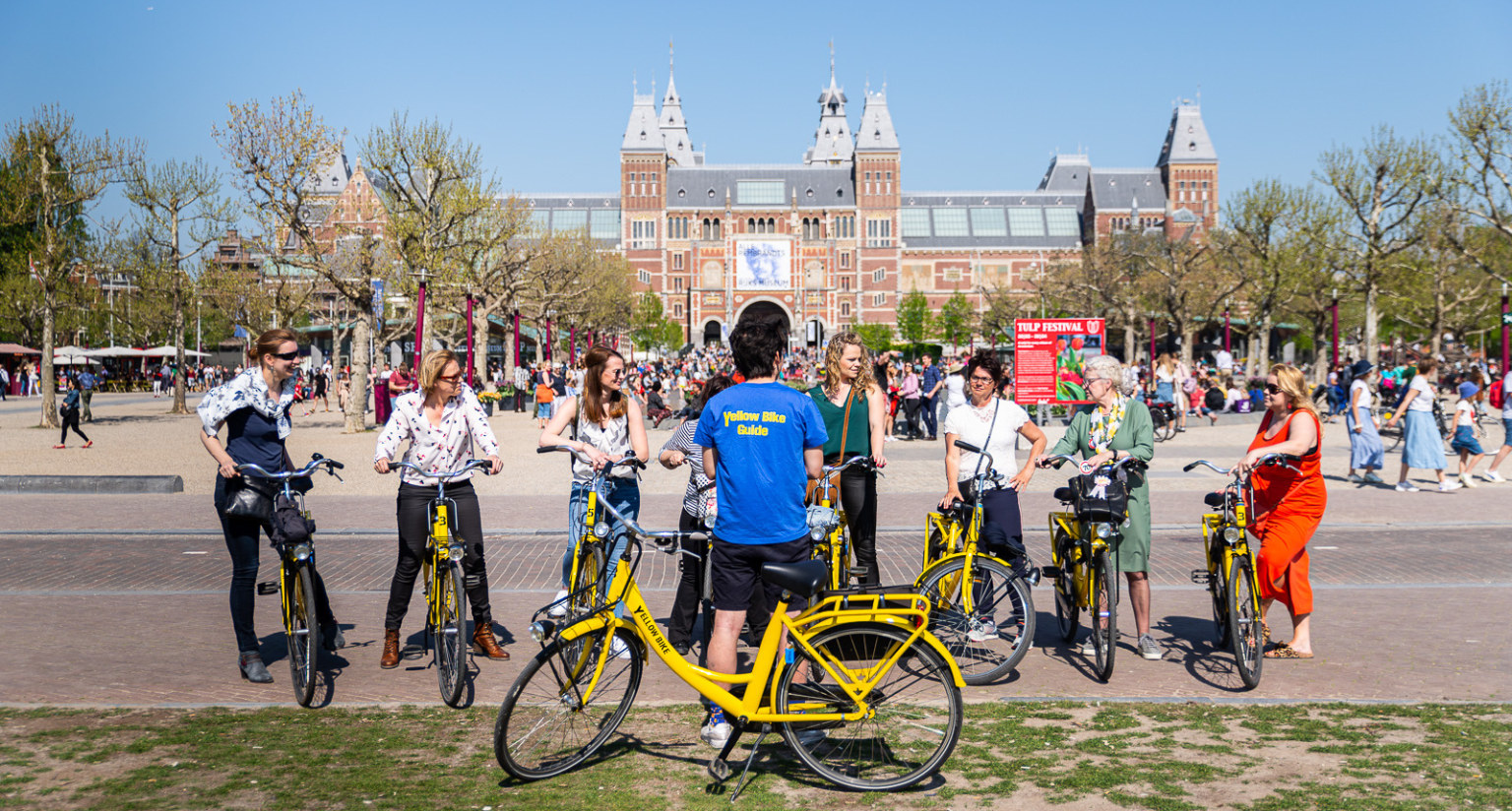 City Highlights and Hidden Gems Bike Tour in Amsterdam