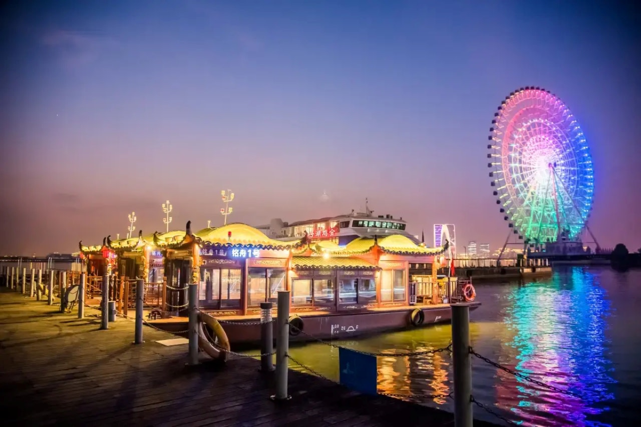 Jinji Lake Cruise