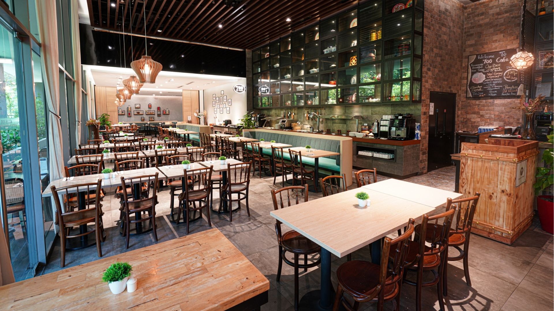 700 Cafe at Hotel Traveltine, Singapore 
