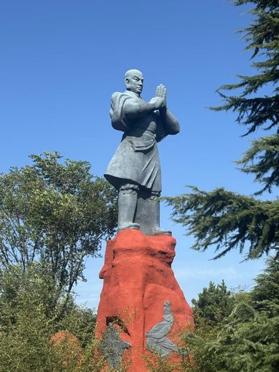 少林寺始建於北魏太和十九年(495 年),是孝文帝為安頓天竺僧人跋陀落跡傳教而敕建的皇家寺院 少林寺始建於北魏太和十九年(495 年),是孝文帝為安頓天竺僧人跋陀落跡傳教而敕建的皇家寺院