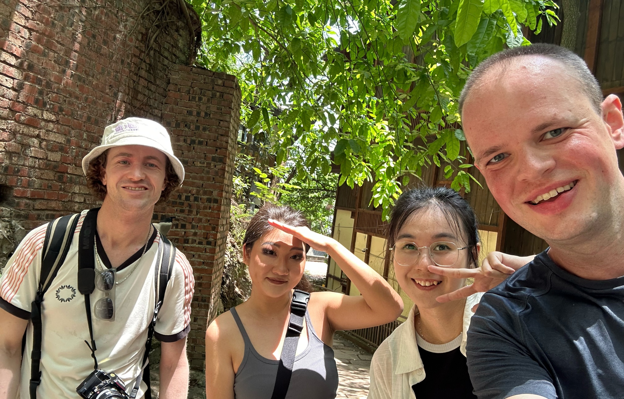 Follow the locals to experience temple blessings and Chinese divination, and taste authentic tofu rice - Eatwith
