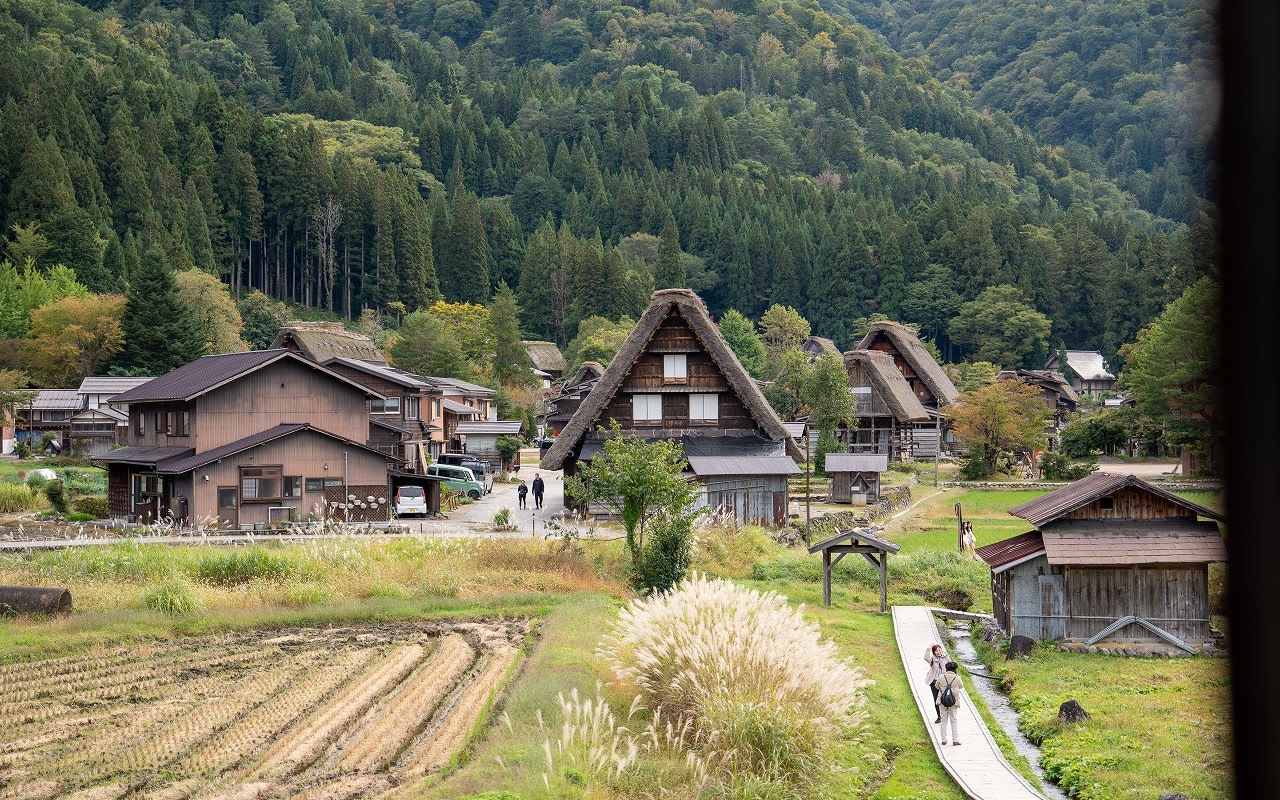 Private Day Trip to Shirakawa Go from Kanazawa