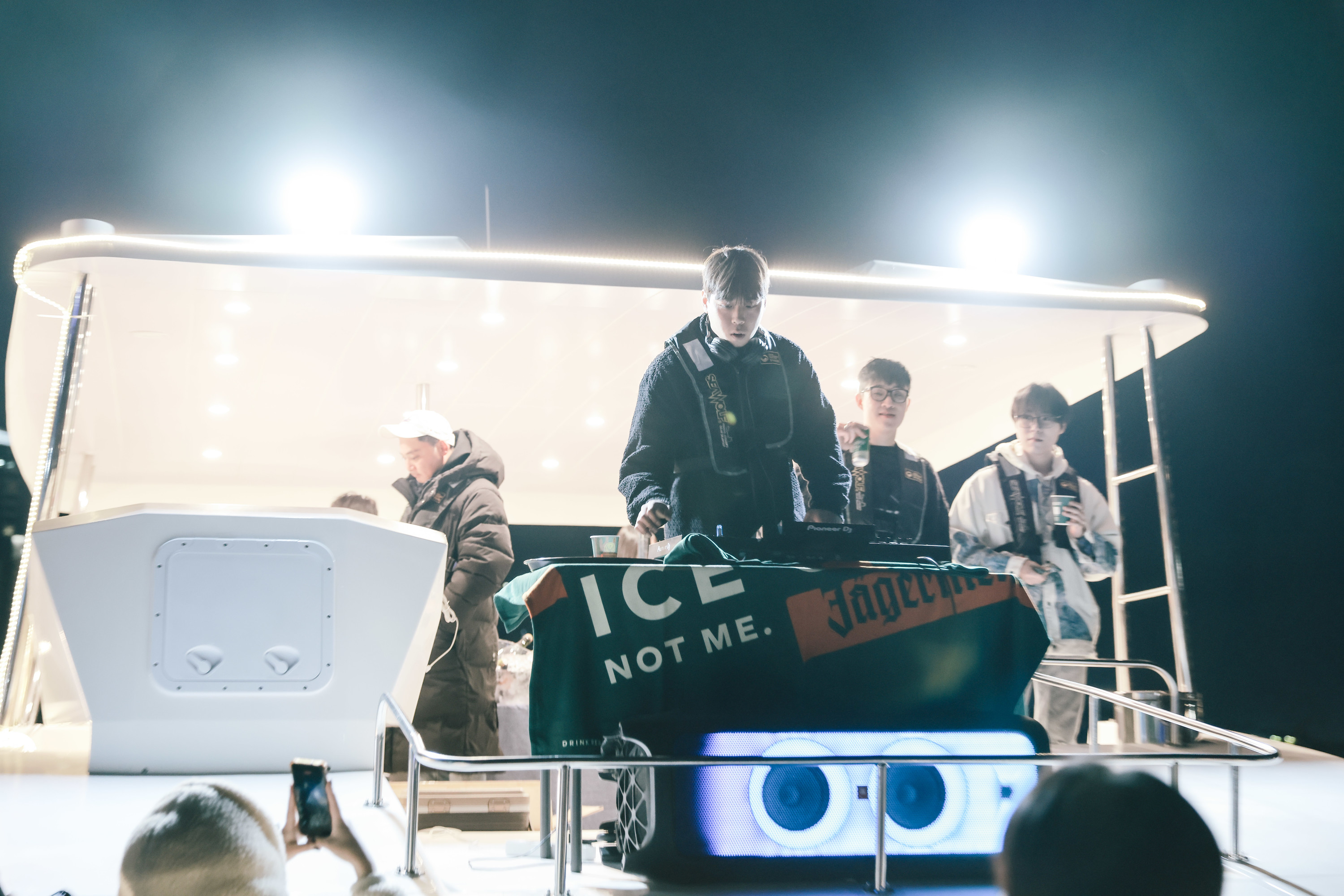 Вечеринка с диджеем на яхте на острове Севит в Ханган