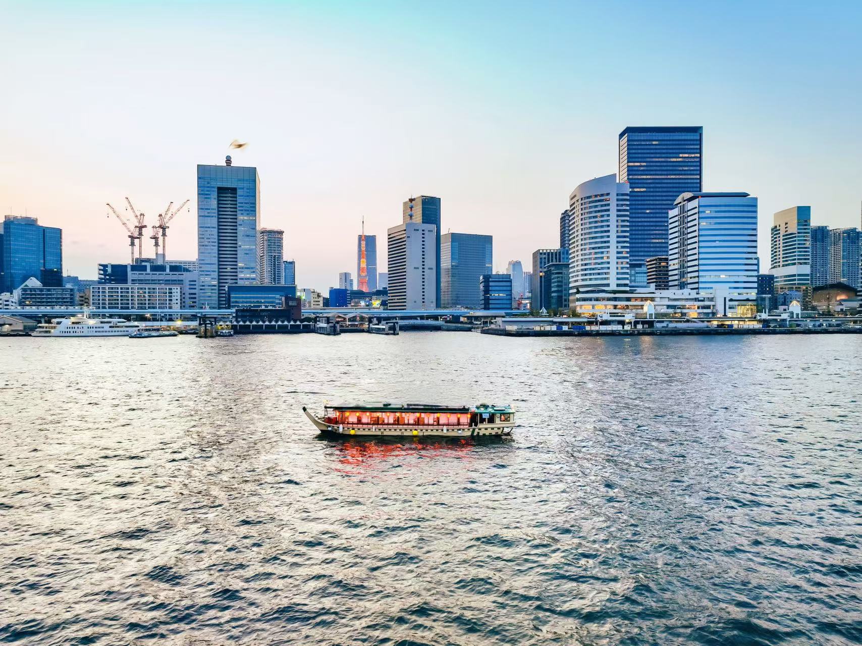 Tokyo Bay Cruise: Unique Yakatabune Boat (Including Tokyo Tower Ticket & Dinner & Japanese Performance & Soft Drinks)