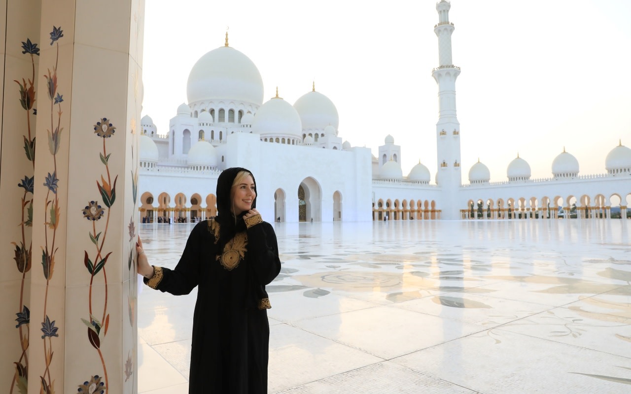 Abu Dhabi Full-day City Tour with Sheikh Zayed Grand Mosque