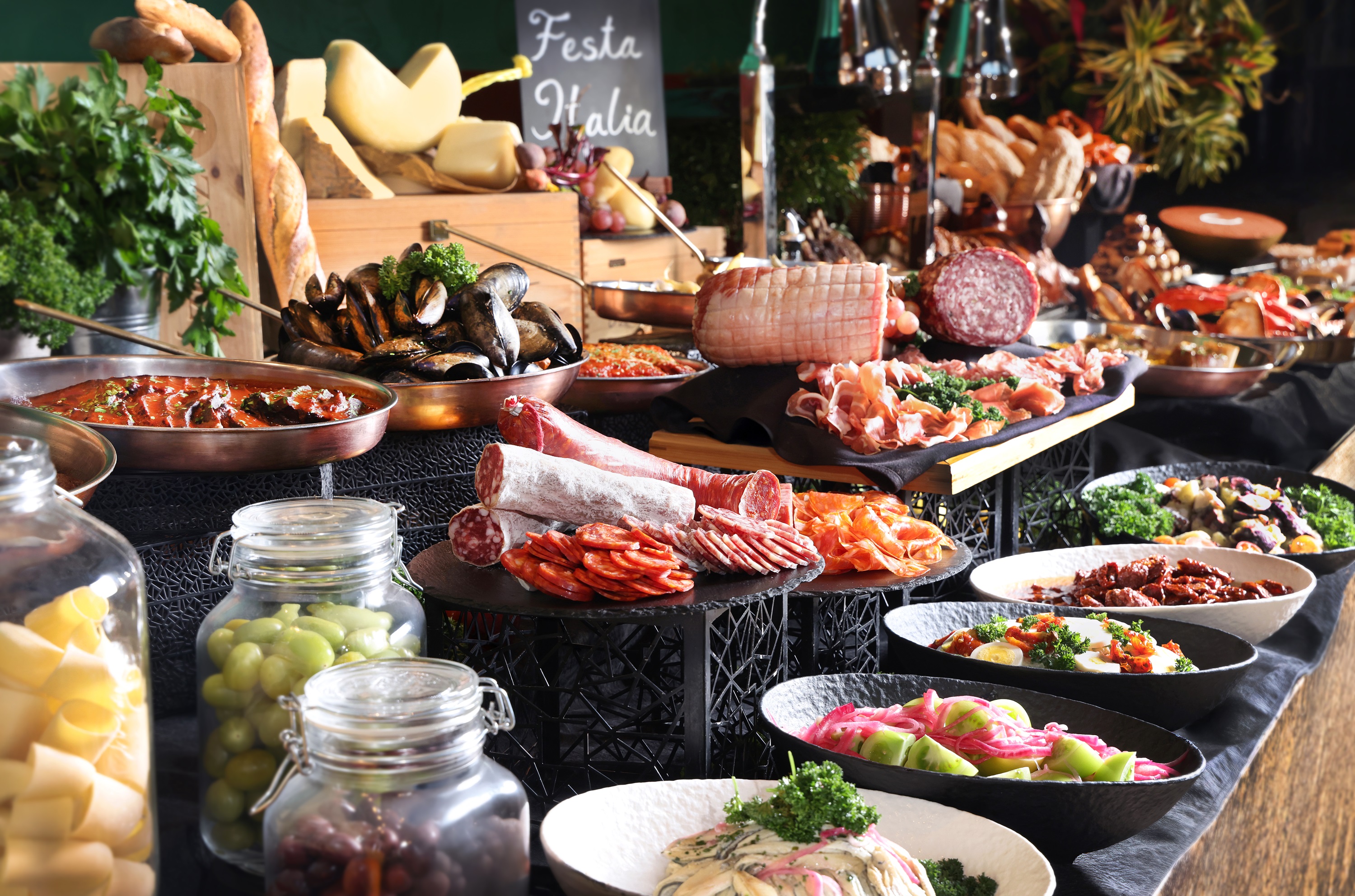 香港港麗酒店丨咖啡園 Garden Café丨‘Festa Italiana’ 自助午餐、自助晚餐｜冰鎮海鮮、意式美饌 | 母親節國際美食自助餐