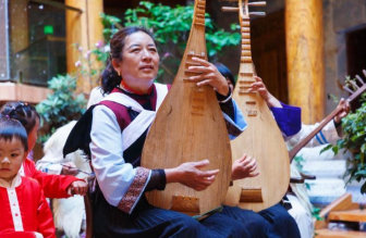 In order to let the guests deeply feel the ethnic customs of Yunnan, we specially planned the "Be a Naxi" experience activity, where there are mountains, water, people, learn Naxi, enjoy Naxi, and listen to Naxi. Here you can experience the importance of 