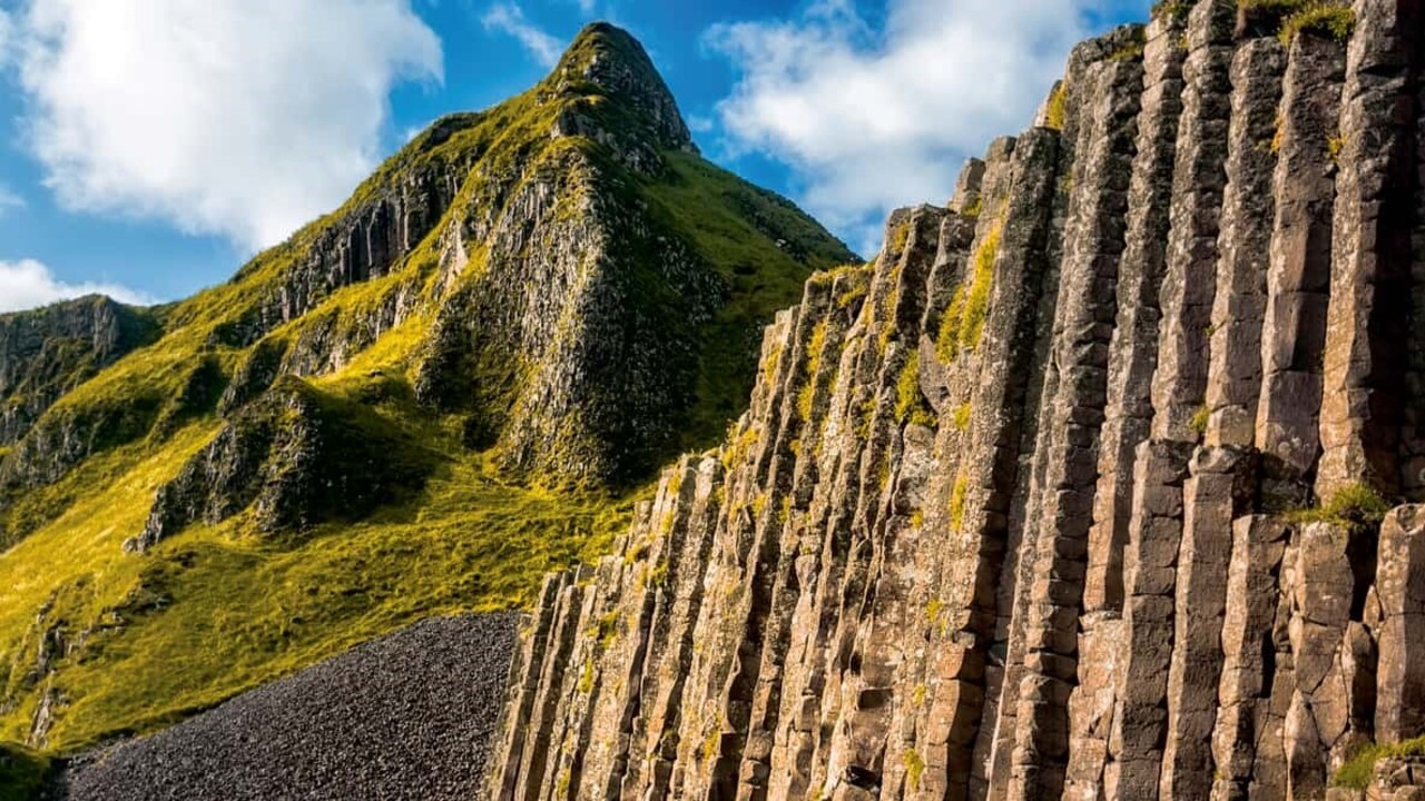 Belfast Giant's Causeway & Dunluce Castle Full-Day Tour
