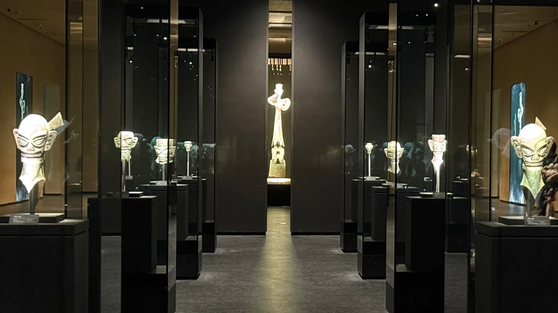 三星堆展廳：在這片靜謐的展廳，邂逅古蜀文明的星辰碎片
