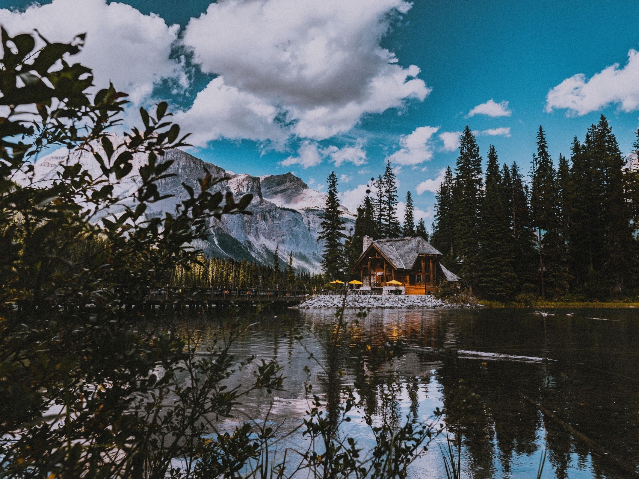 路易斯湖 (Lake Louise)、翡翠湖 (Emerald Lake) 和約翰斯頓峽谷 (Johnston Canyon) 秋季半日遊