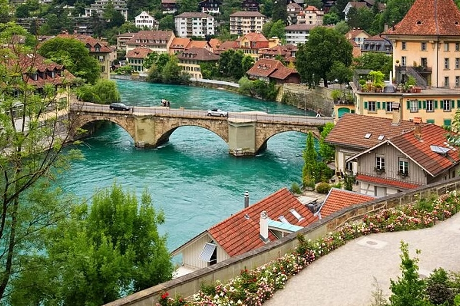 Scavenger Hunt and Walking Trip in Bern