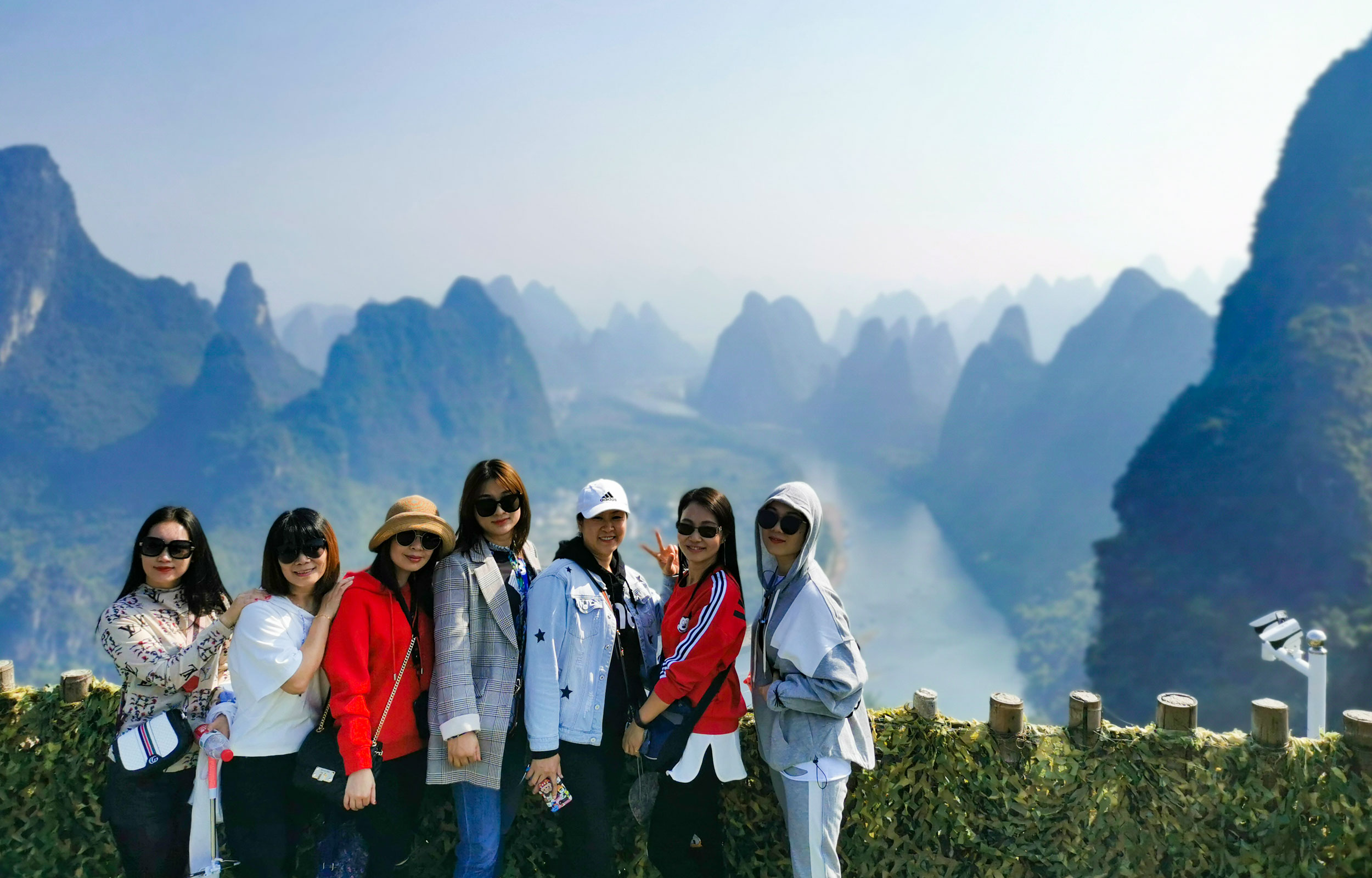 Guilin Li River Cruise & Yangshuo Xianggong Mountain Day Tour (Private Tour)