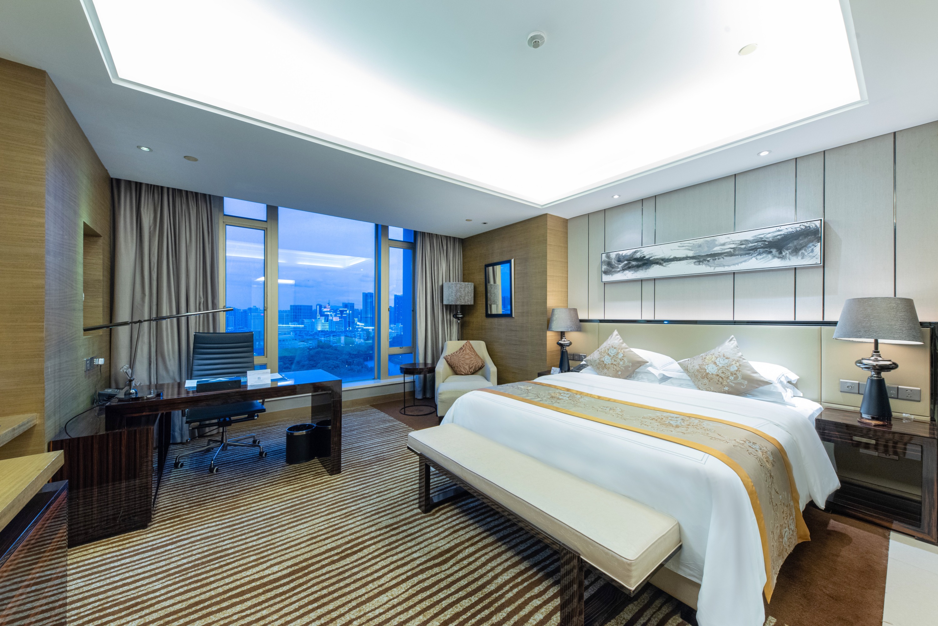 【Longgang Center】Shenzhen Yabang Langyue International Hotel Accommodation Package