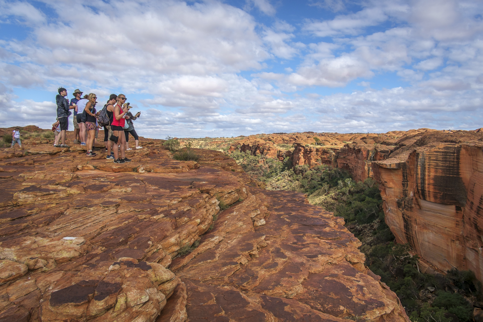 Enjoy a guided walk through the Kings Canyon Rim, with breathtaking sunrise views