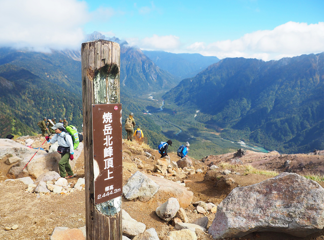[One-day tour in Kamikochi from Nagoya] Encounter the scenery of Japan's "Jiuzhaigou", step on the Kappa Bridge, and overlook the mountains and the sacred pond