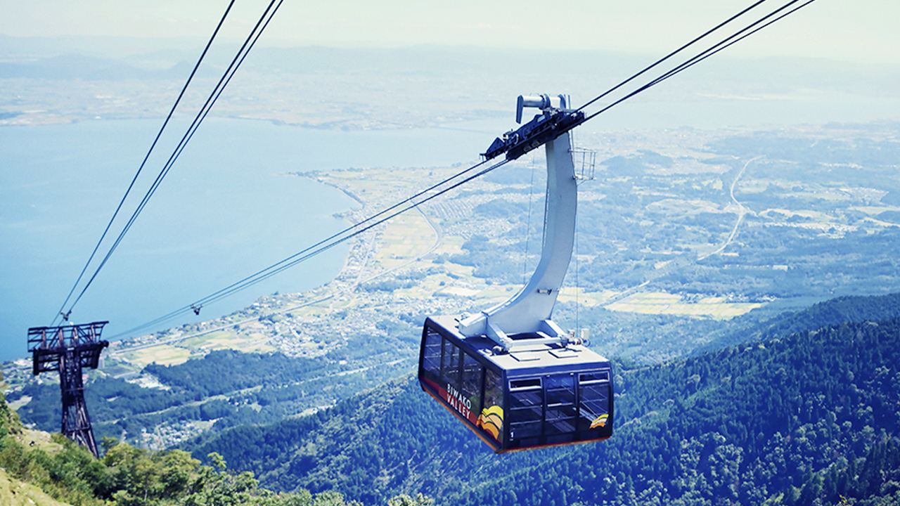 琵琶湖Valley搭乘高速纜車登上山頂觀景臺，俯瞰日本最大湖泊琵琶湖的壯麗景色。360度開闊視野與空中露臺相映成景，是拍照打卡與欣賞湖光山色的人氣勝地。