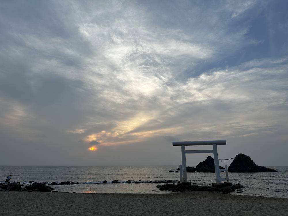 糸島｜白絲瀑布＆森林咖啡＆燒海鮮&手工花鹽布丁＆櫻井二見浦＆天使之翼＆椰子樹鞦韆 一日遊（博多站出發）
