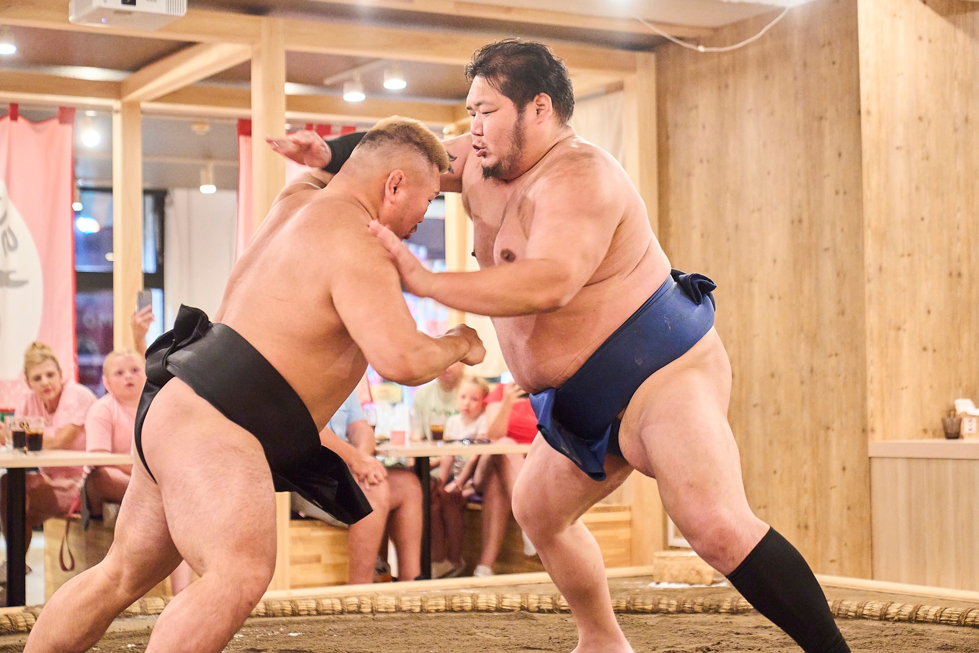 1 soatlik haqiqiy sumo shousi va Ryogokuda suratga tushish tajribasi