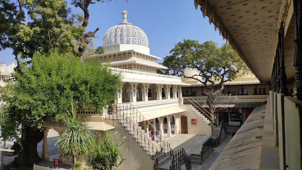 Udaipur Royal Heritage & Eklingji Temple: Full-Day Guided Tour