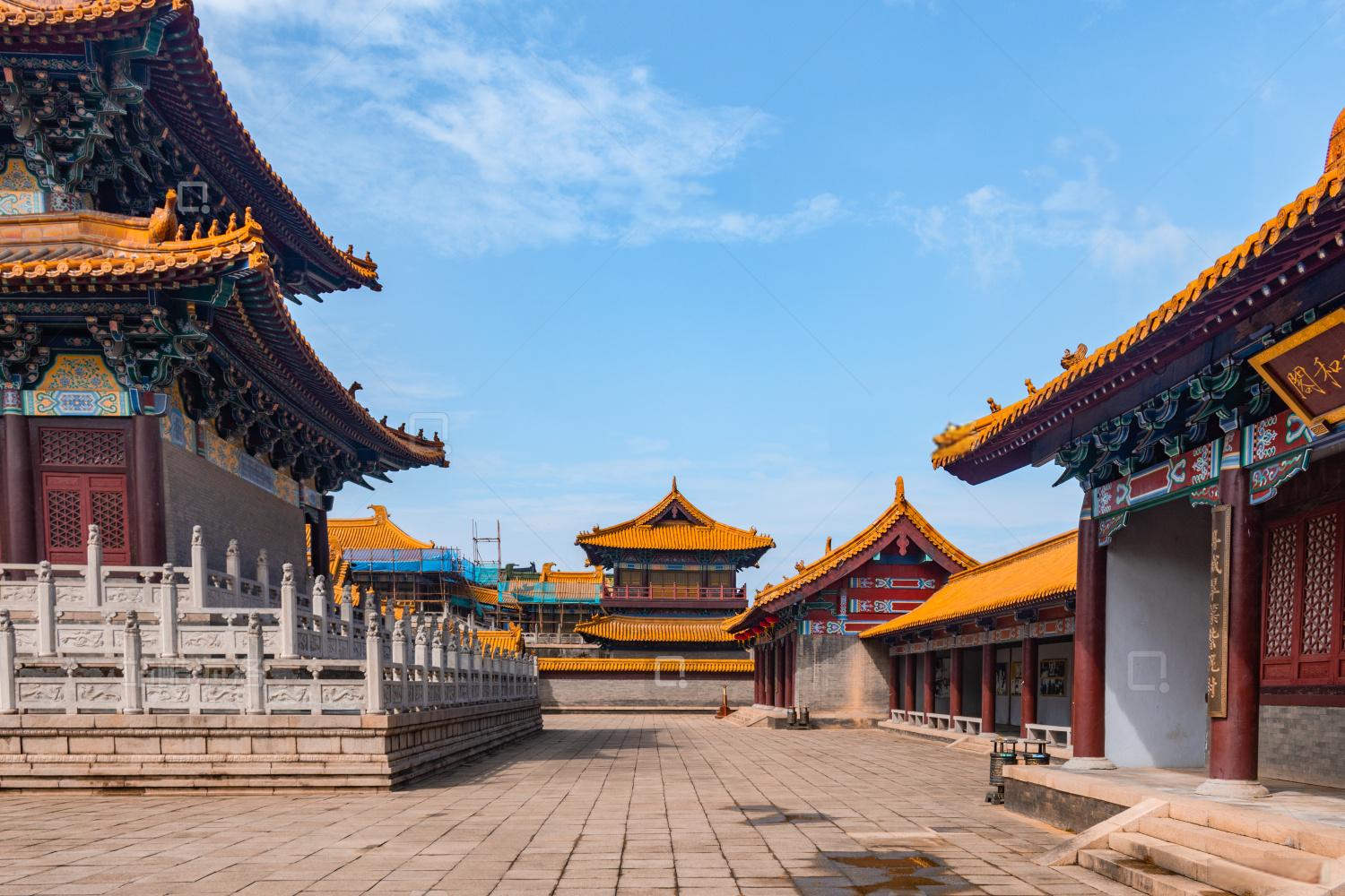 水滸城：從建築佈局到街頭表演，每一處細節都精心設計，讓人真切感受到宋代市井生活的繁華與傳奇色彩。