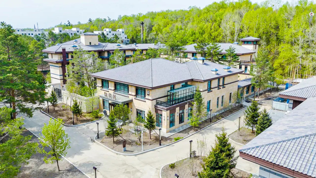 [Near Changbai Mountain North Slope Scenic Area]ChangBaiShan JunLan Academy Hotel Accommodation Package