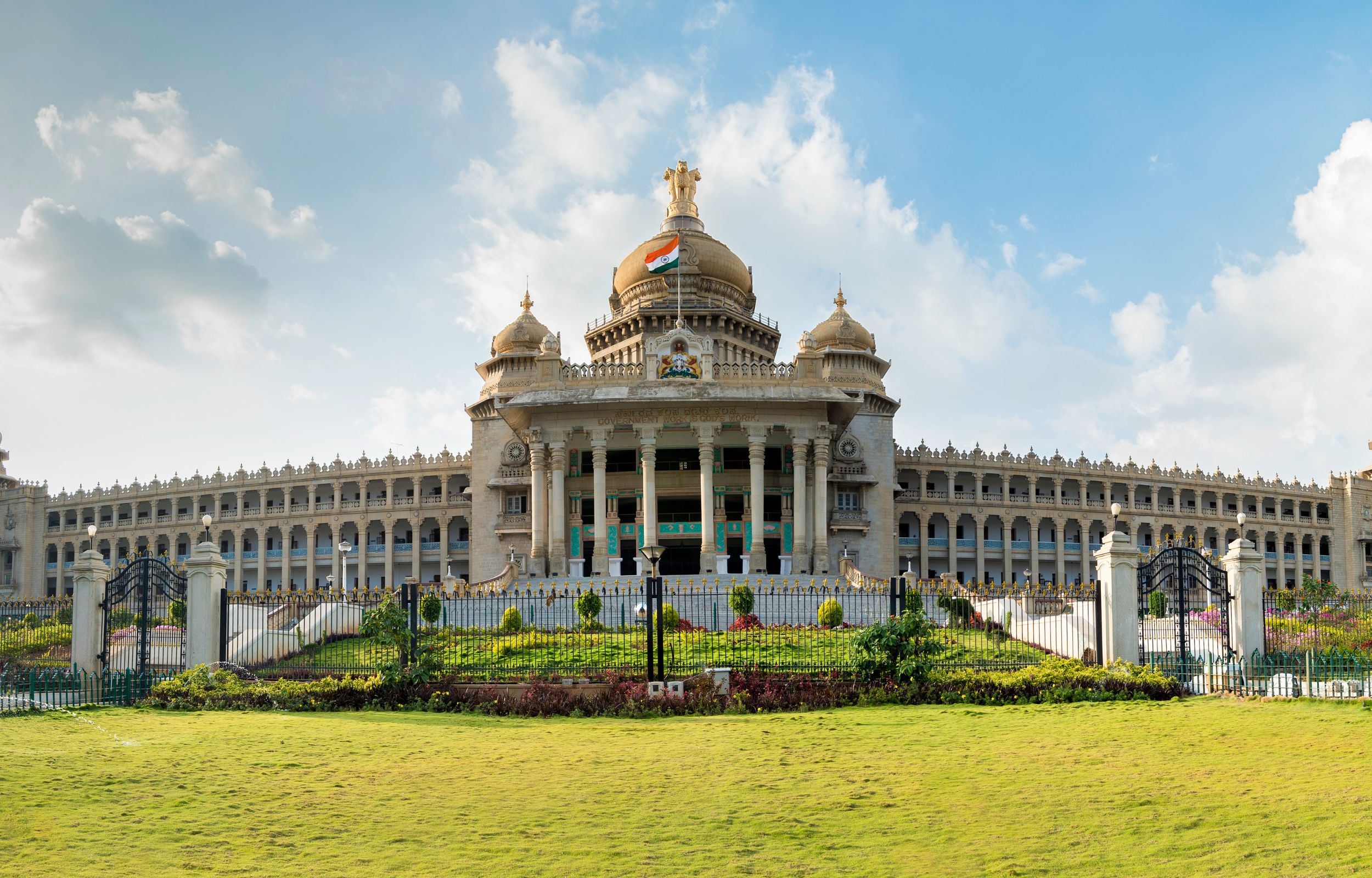 與當地導遊一起乘坐汽車的邦加羅爾 (Bangalore) 半日私人旅遊