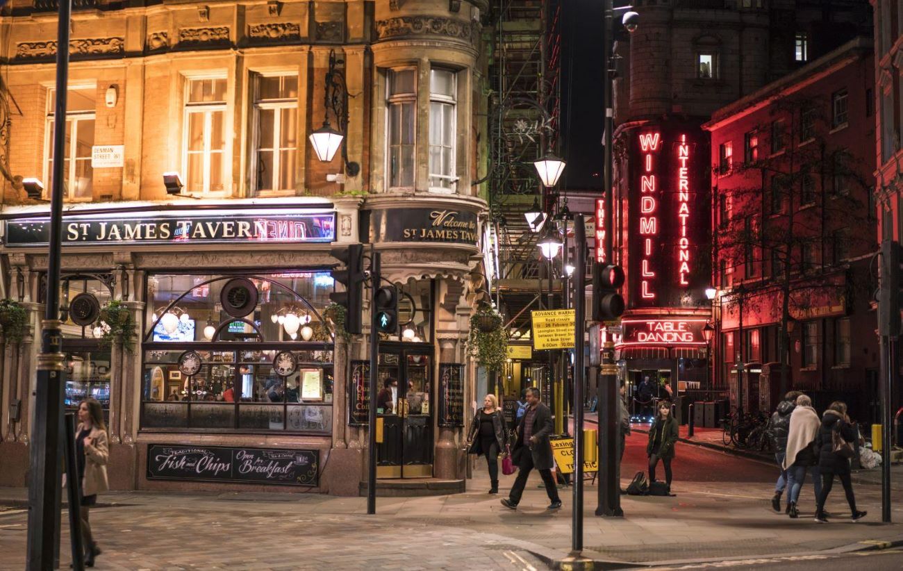 Central London Food Tour with 10+ Food & Drinks Tastings