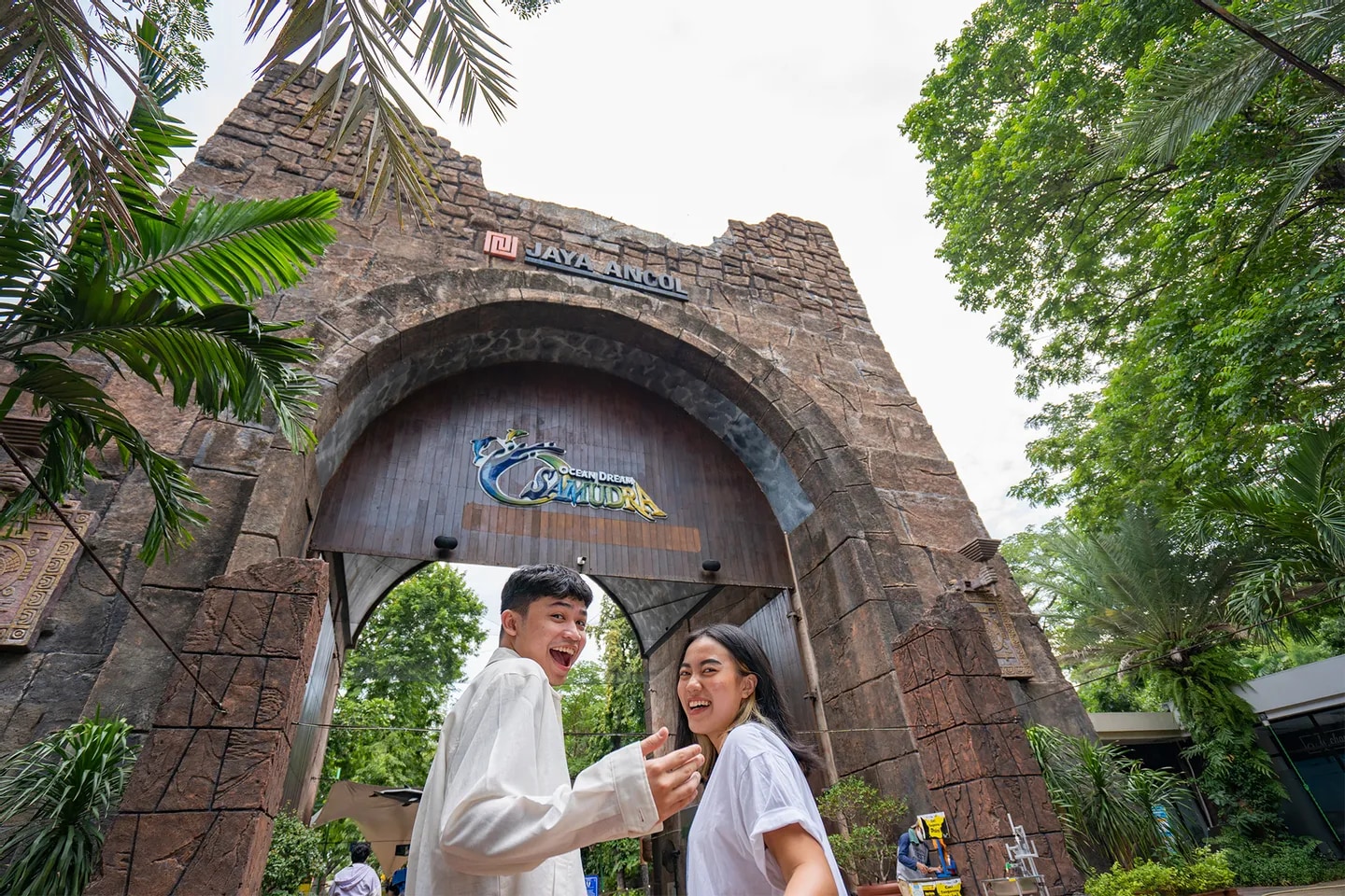 是遊客進入海洋主題公園時熱門的拍照點