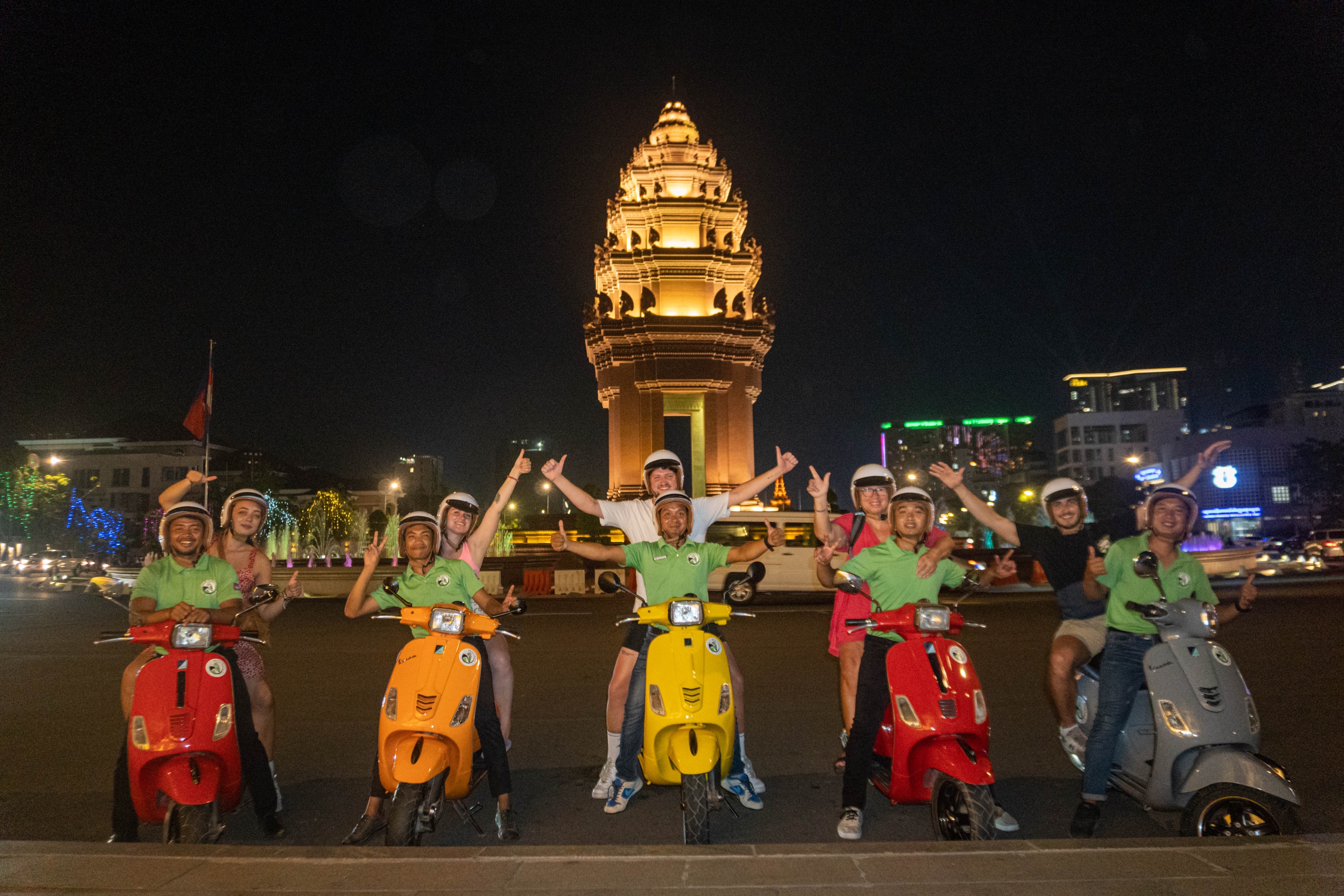 金邊市 Vespa 之旅和河上遊船（含飲料）