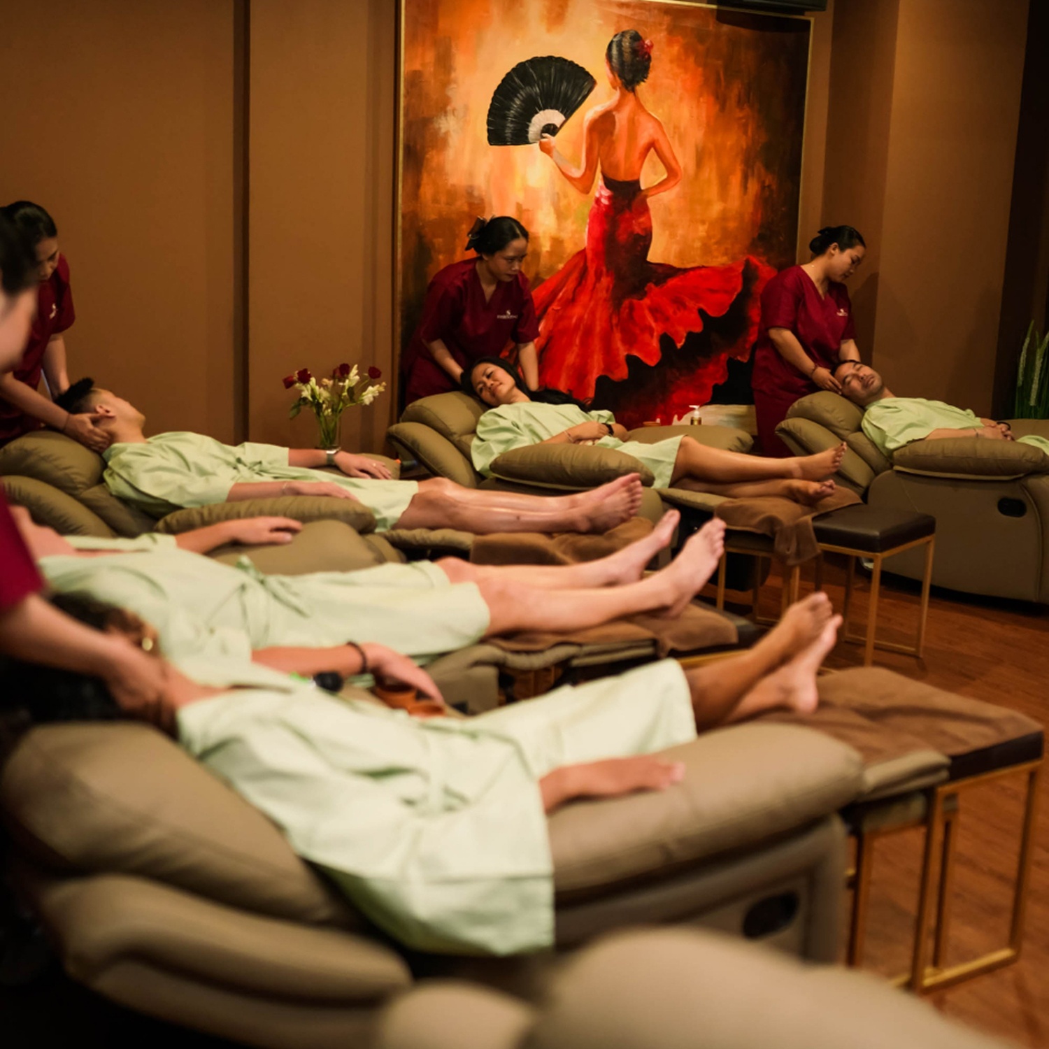 透過去角質和足部按摩，喚醒疲憊的雙足，促進排毒，恢復循環，讓您重拾平衡與輕盈。