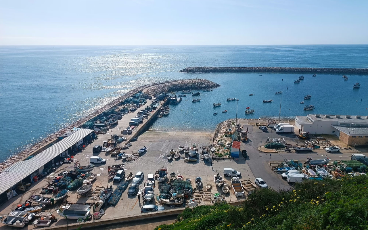 從各個角度欣賞阿爾布費拉 (Albufeira) 的美景，飽覽觀景點和歷史地標。