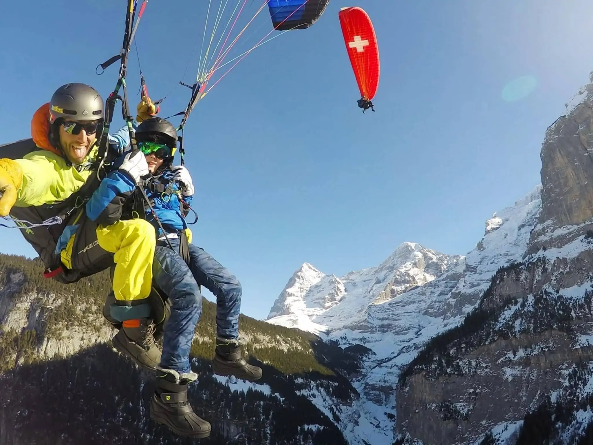 Paragliding in Lauterbrunnen valley with Airtime Paragliding