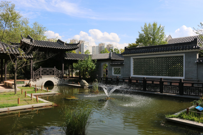 A traditional garden showcasing the beauty of Chinese landscaping, one of Suwon’s top healing spots.