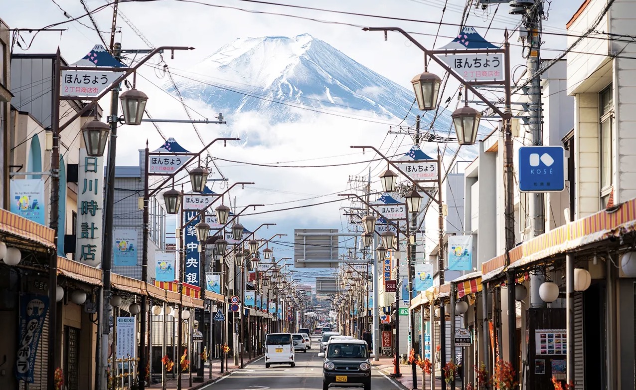 【天梯小鎮-日川時計店】
探索富士山下的隱藏秘境，感受濃厚的日式風情。