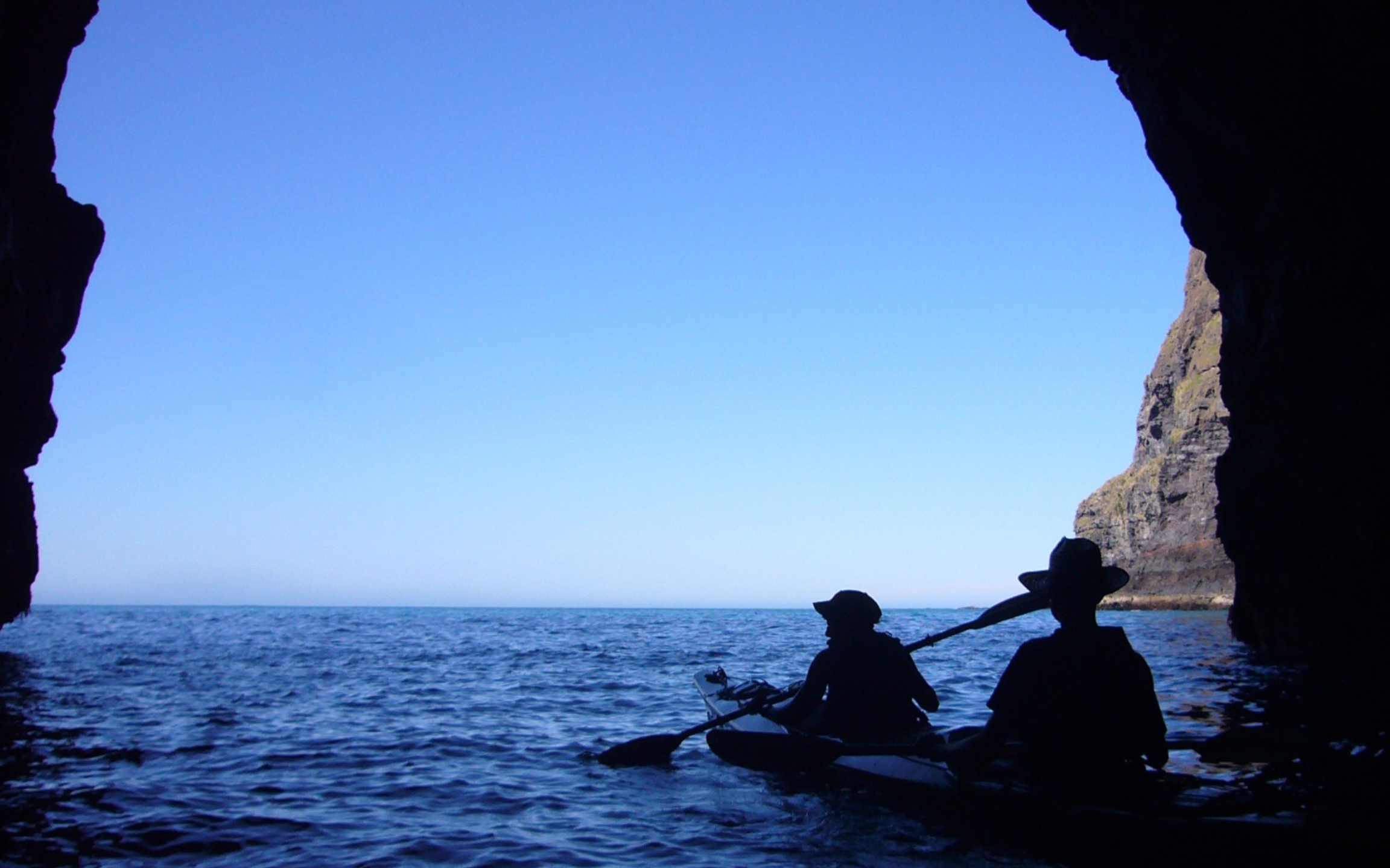 快找上你的最佳玩伴，在經驗豐富的專業嚮導帶領下，一同划著獨木舟，探索清澈水域的迷人風光！