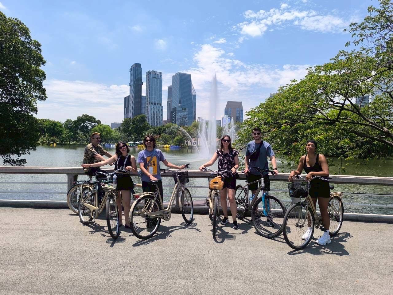 隆比尼公園拍照留念
