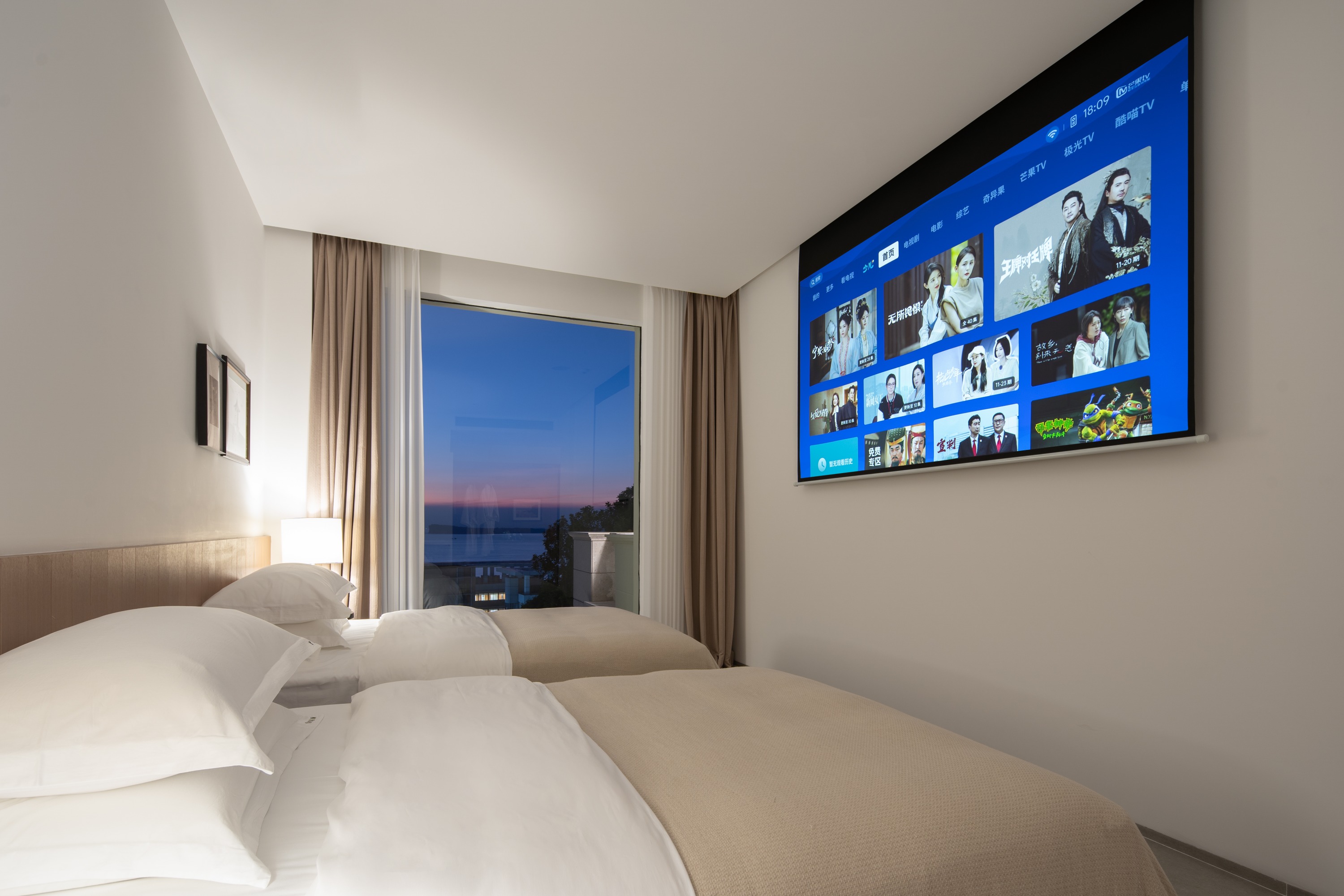 Liyue Sea View Twin Room