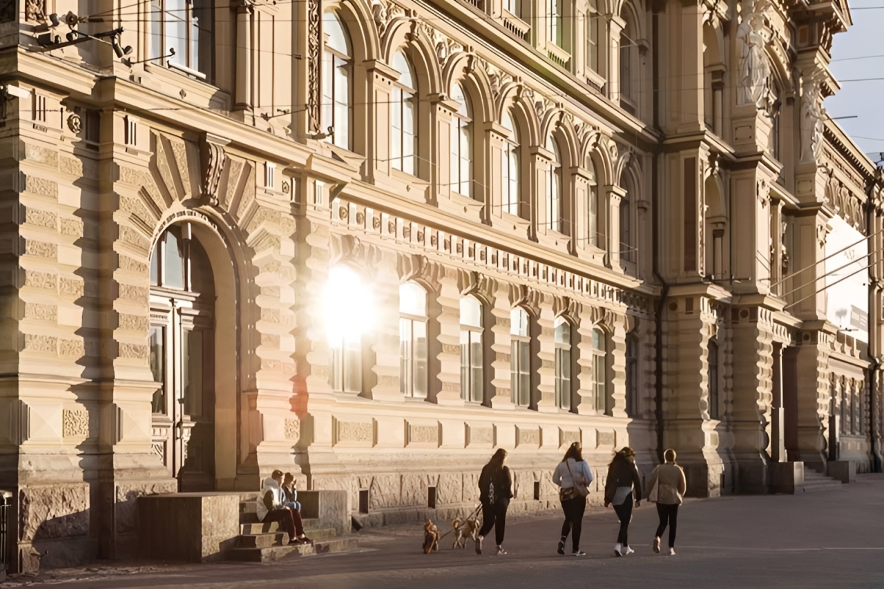 探索芬蘭充滿活力的首都，飽覽經典地標與頂級博物館。