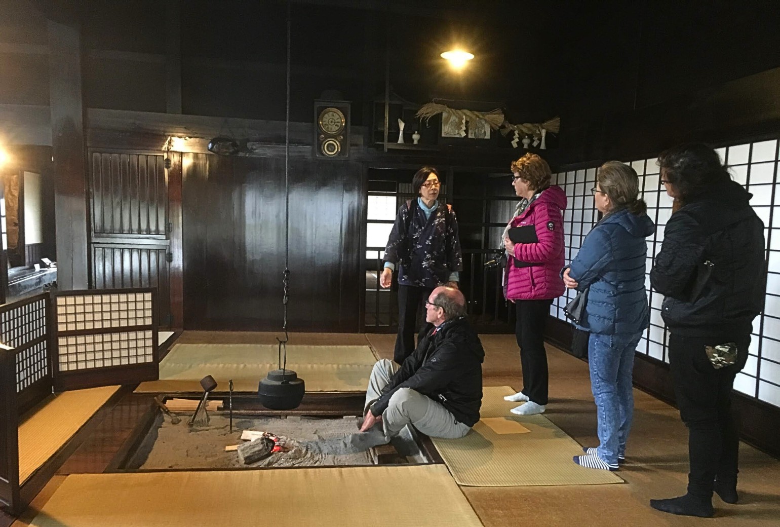 這是一棟擁有150年歷史的批發商家老宅,現已被指定為日本的重要文化財產。 這是一棟擁有150年歷史的批發商家老宅,現已被指定為日本的重要文化財產。