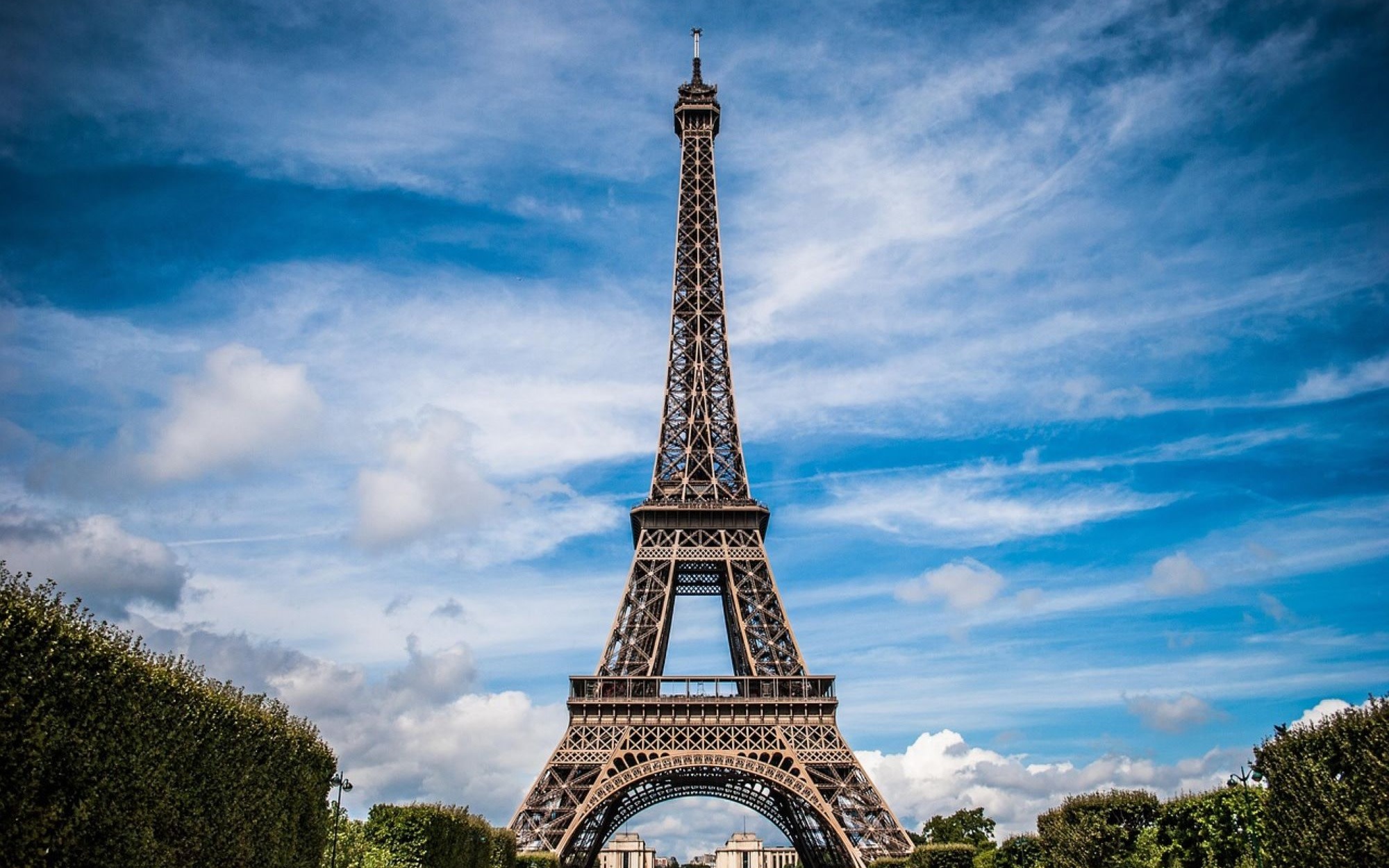 Paris City Tour with Eiffel Tower Summit Skip-The-Line Ticket