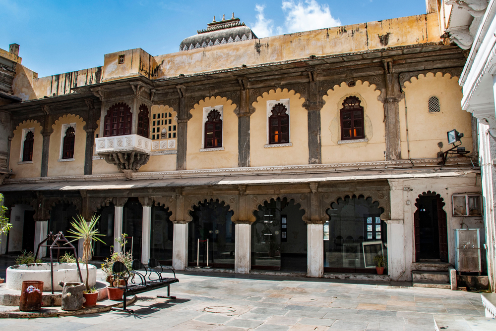 Udaipur in Half a Day: Guided Sightseeing Tour in Car with guide