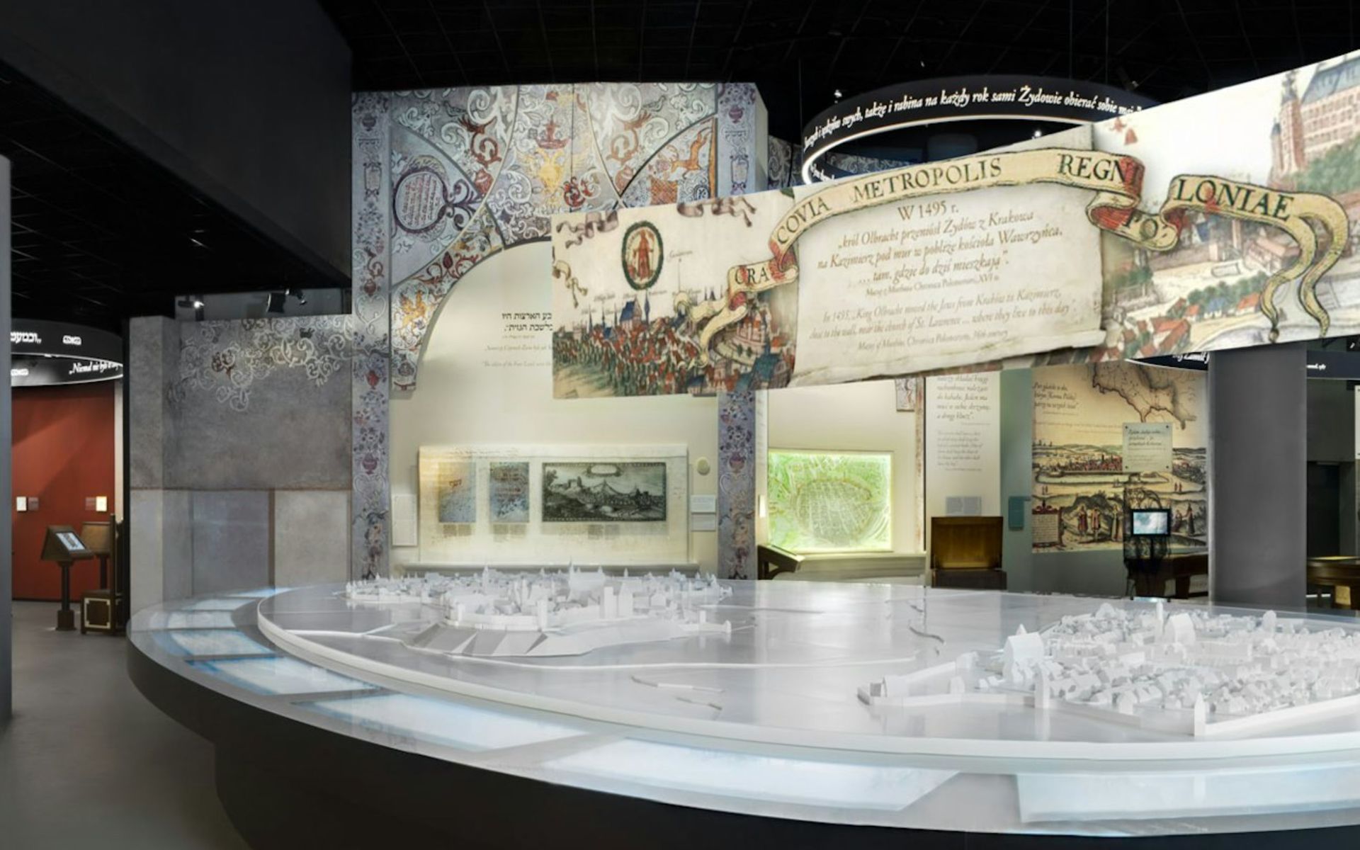 引人入勝地探索遺產、記憶以及與過去的聯繫