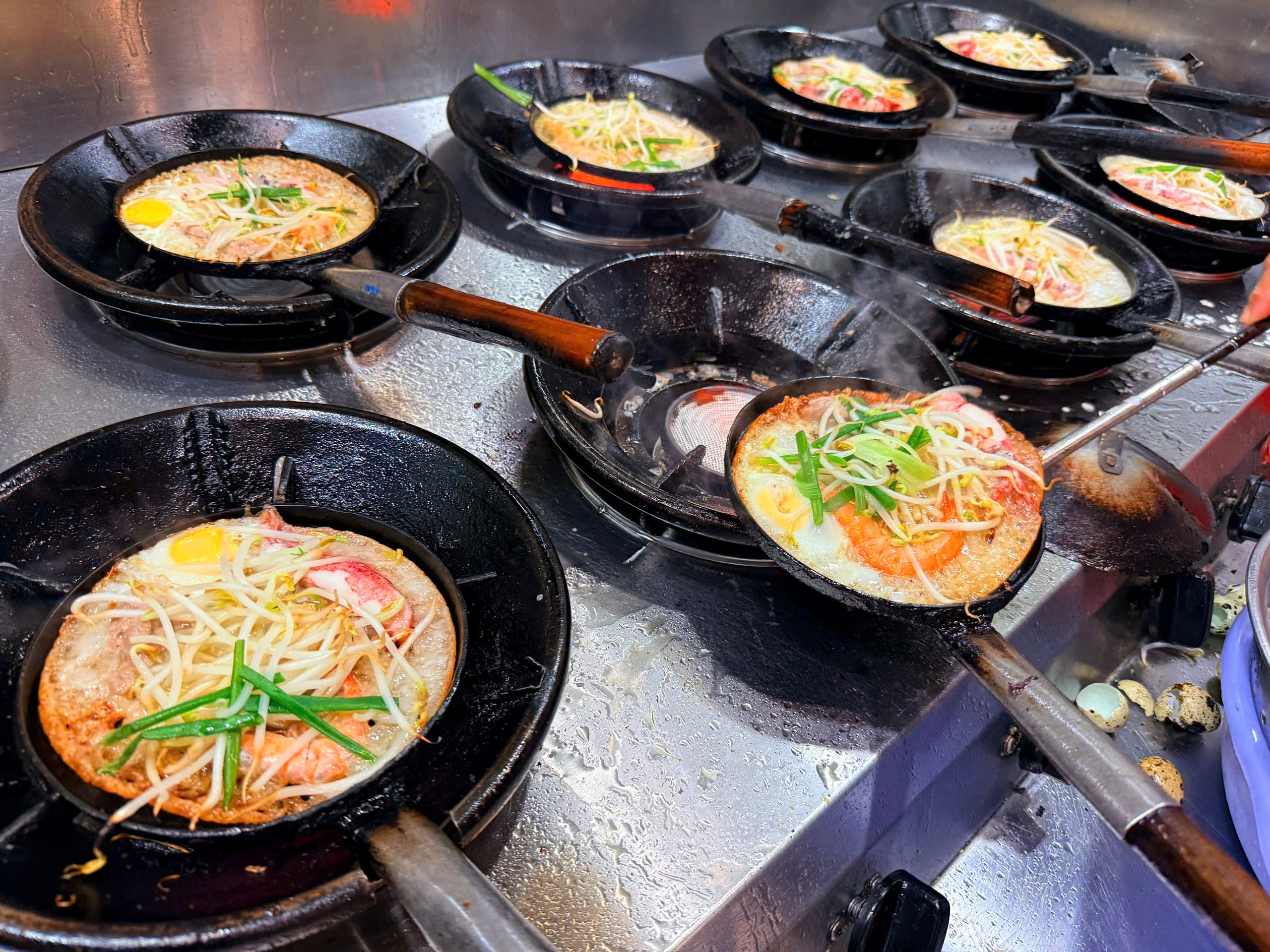 Nha Trang Night Local Food Tasting & Sightseeing Tour by Scooter