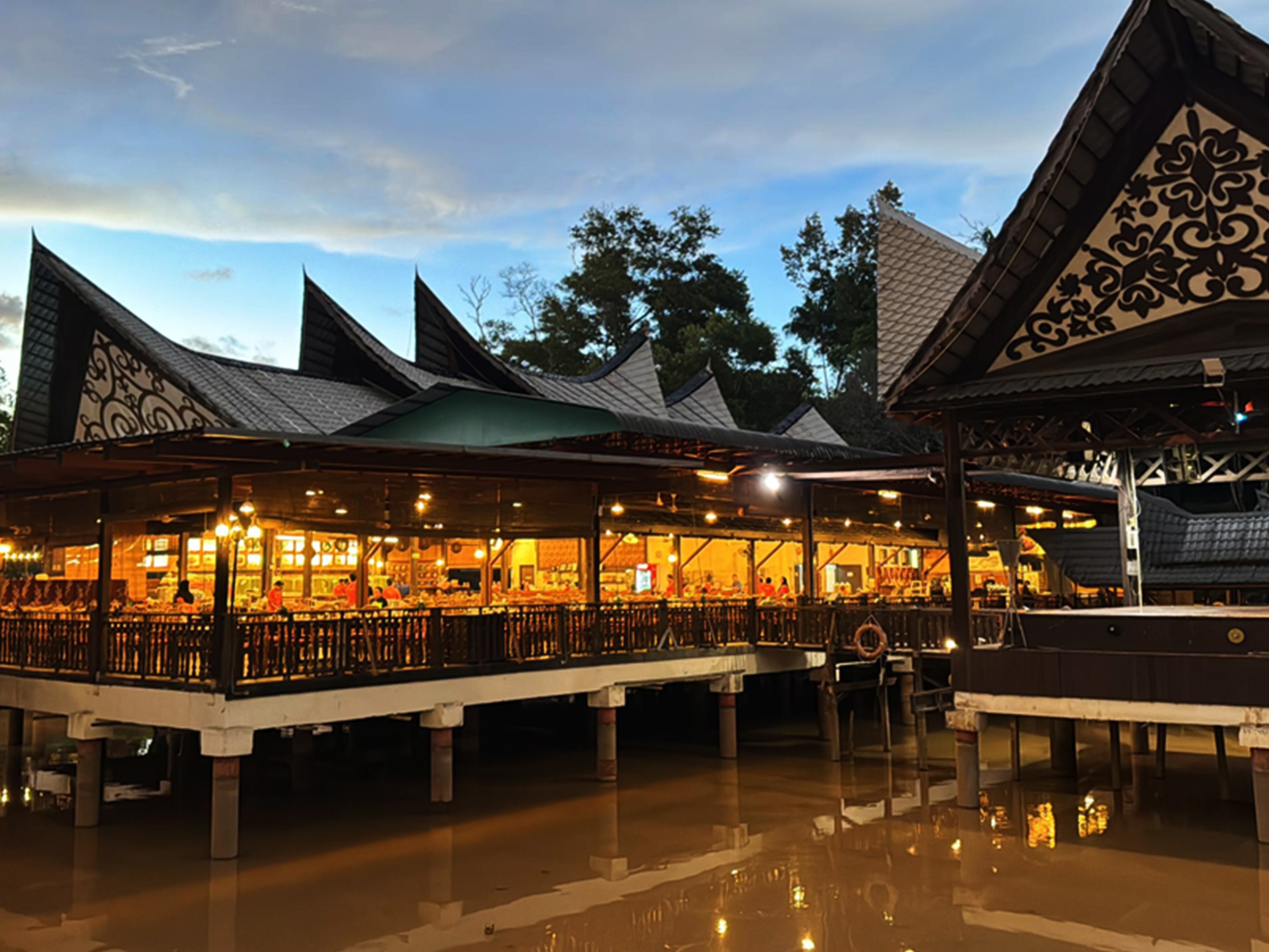 亞庇 Kampung Nelayan Floating Seafood Market Restaurant