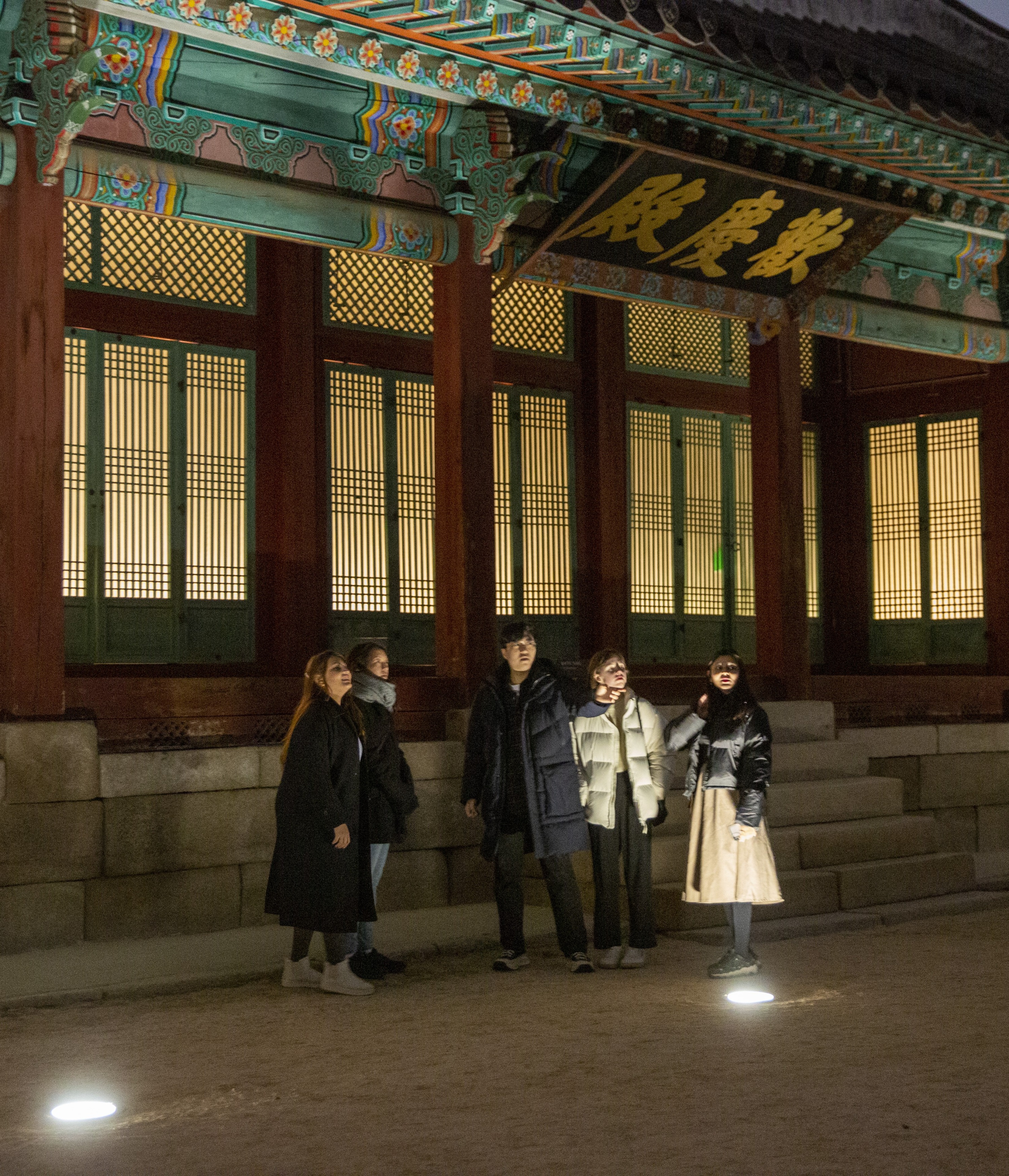 Seoul: Palace, Temple and Market Guided Foodie Tour at Night